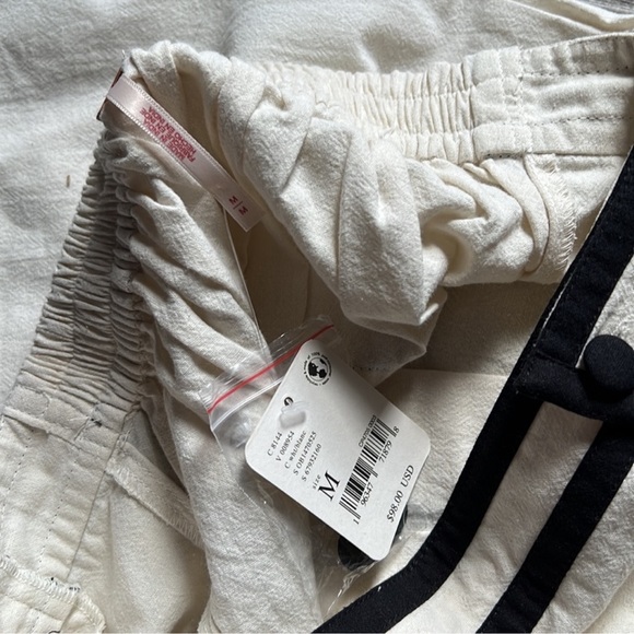 ✨FREE PEOPLE CREAM AND BLACK PLEATED SKIRT✨ - Picture 5 of 7